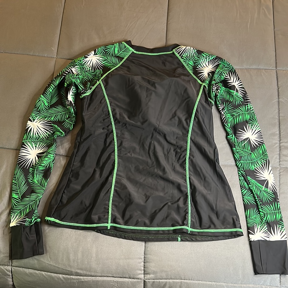 Women’s Rash Guard - Picture 2 of 8